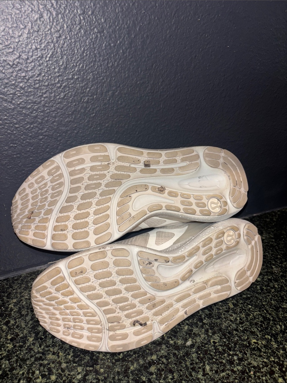 Lululemon Beyondfeel Run shoes - Picture 7 of 8